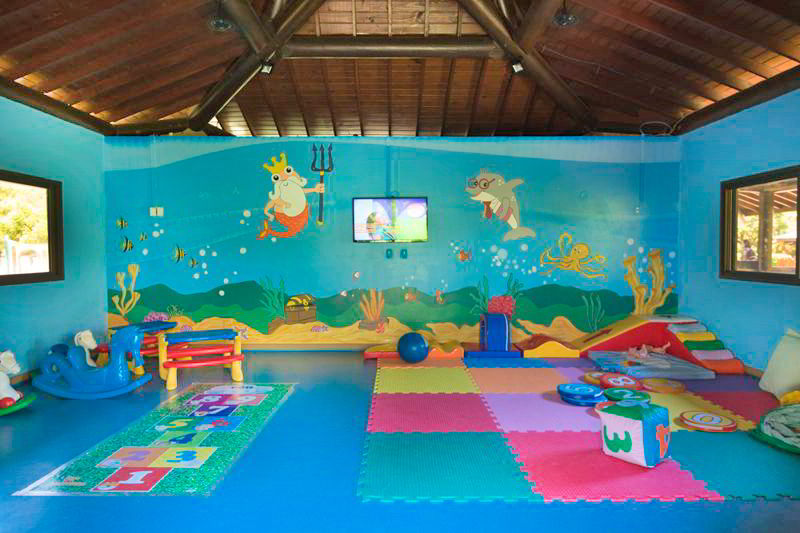 Área para crianças se divertirem com proteção e entretenimento