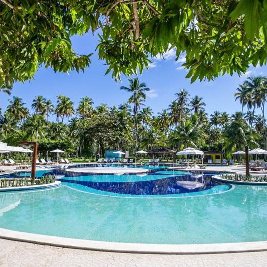 Vista panorâmica da piscina