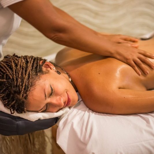 Massagens relaxantes feitos no hotel
