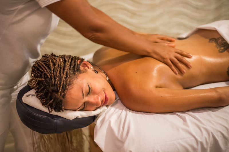 Massagens relaxantes feitos no hotel
