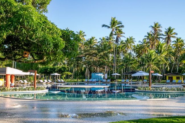piscina-formando-espelho-dagua