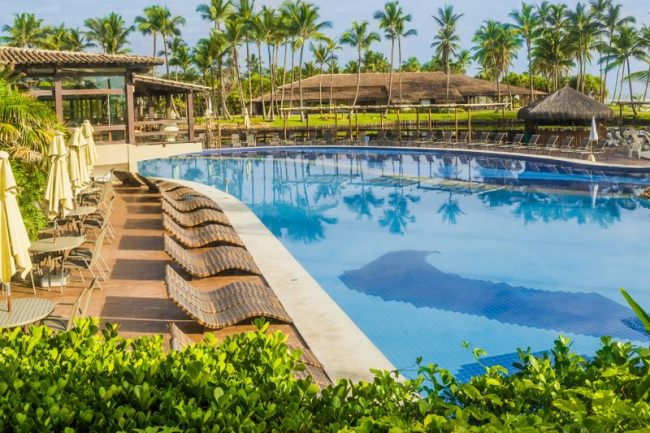 Piscina trazendo total lazer para você e sua família - Cana Brava Reosrt