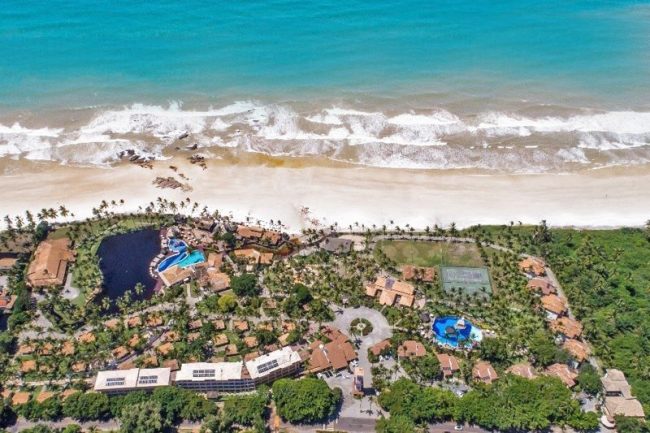 Vista aérea do Cana Brava Resort frente mar