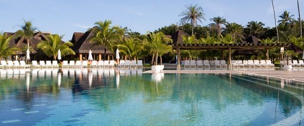 A ampla piscina do Club Med Trancoso