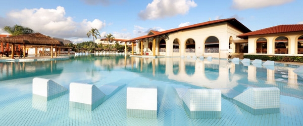 Essa visão não deixa margem para dúvidas: se hospedar em um resort é muito melhor do que em um hotel na Bahia.