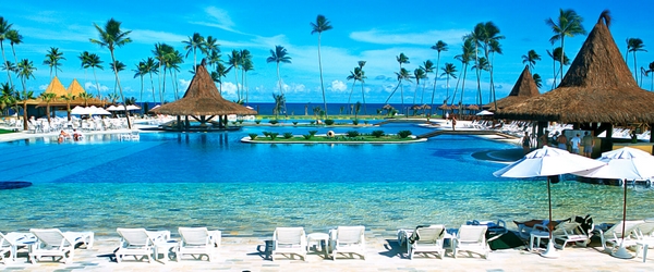 Vista da piscina do Vila Galé Marés, um dos resorts mais maravilhosos da Bahia.