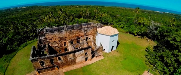 O Castelo Garcia d'Ávila, único em estilo medieval no Brasil.