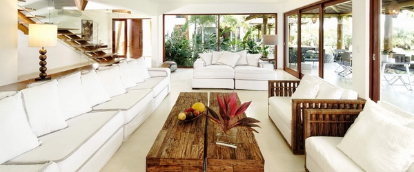 Os resorts baianos possuem acomodações para todos os gostos. As villas são as mais amplas, como a Villa Ocara, do resort Campo Bahia.