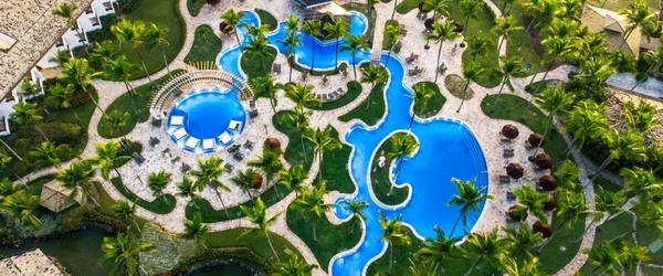 Piscinas espetaculares, como as do Transamerica Comandatuba, não faltam nos resorts da Bahia.