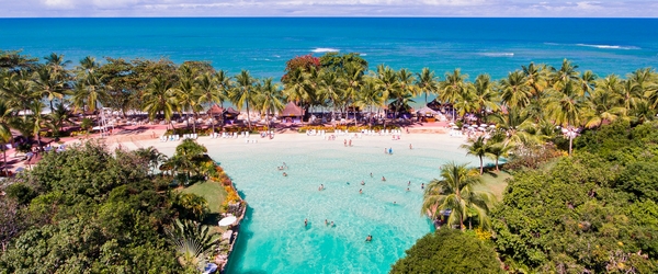Piscinas incríveis fazem parte do cenário dos resorts na Bahia, como essa, do Arraial d'Ajuda Eco Resort.