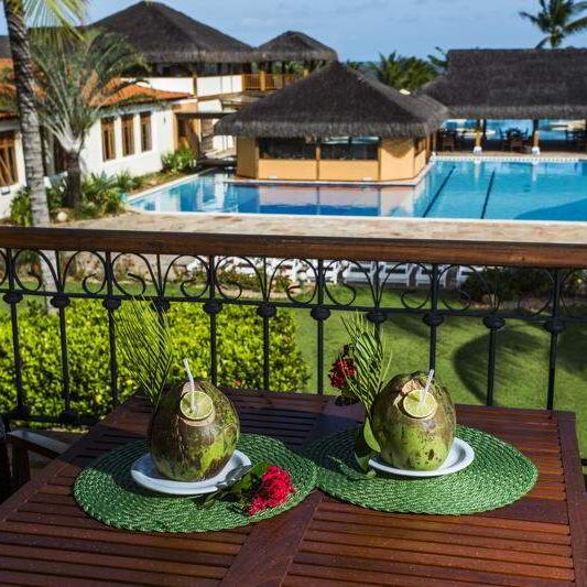 Acomodações com amenities e varanda no Vila Angatu Eco Resort & Spa