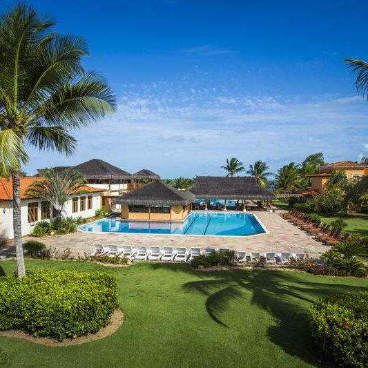 Vista Panorâmica da Piscina e Fachada - Vila Angatu Eco Resort & Spa